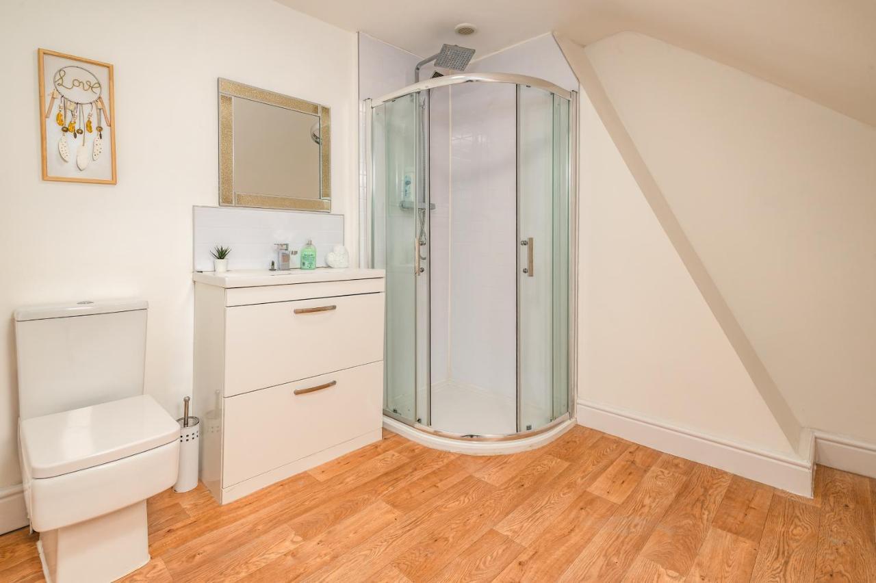 Spacious Contractor House For Large Groups - Private Parking Нортхемптон Экстерьер фото